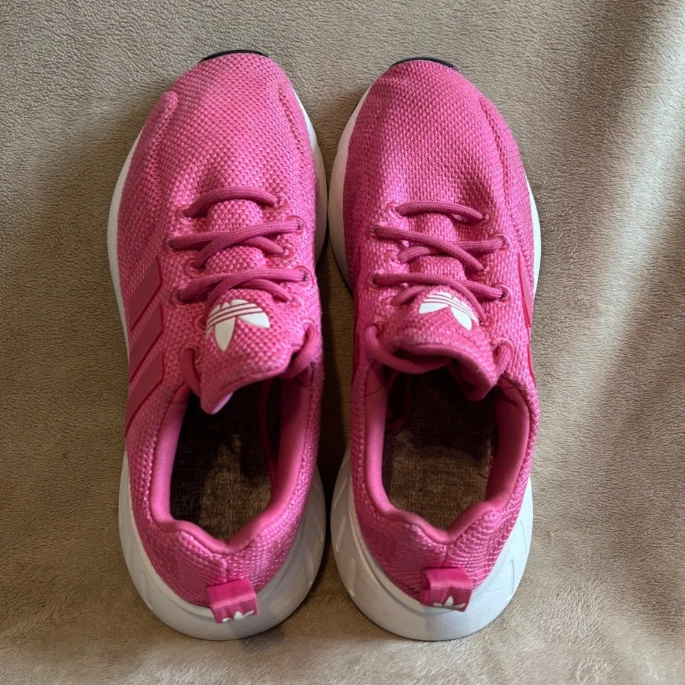 Adidas Swift Run 22 Womens Sneakers Pink White Knit Mesh Low Top Shoes Size 5